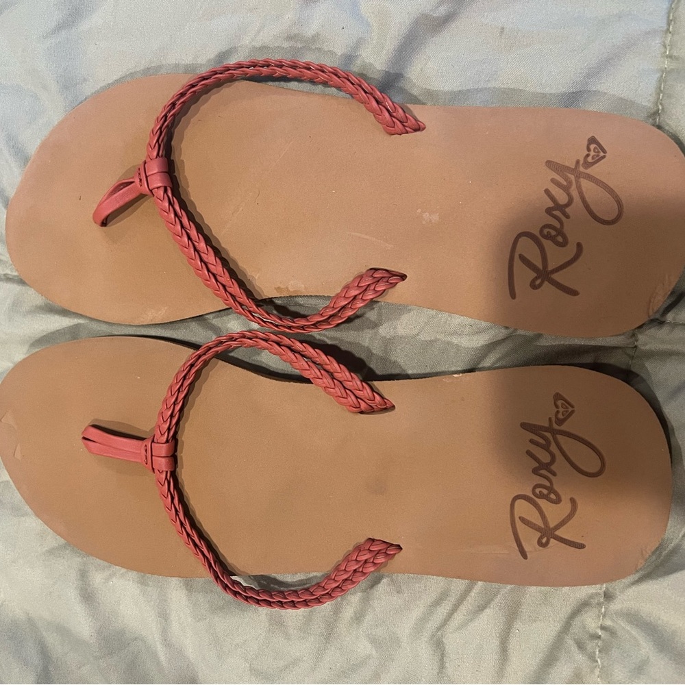 Roxy Red and Brown Sandals with Crisscross Straps